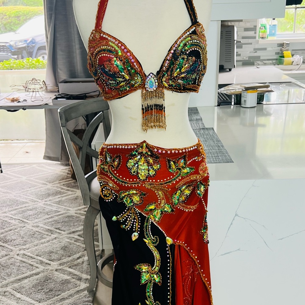 BLACK/ORANGE/GOLD BELLY DANCE COSTUME!!